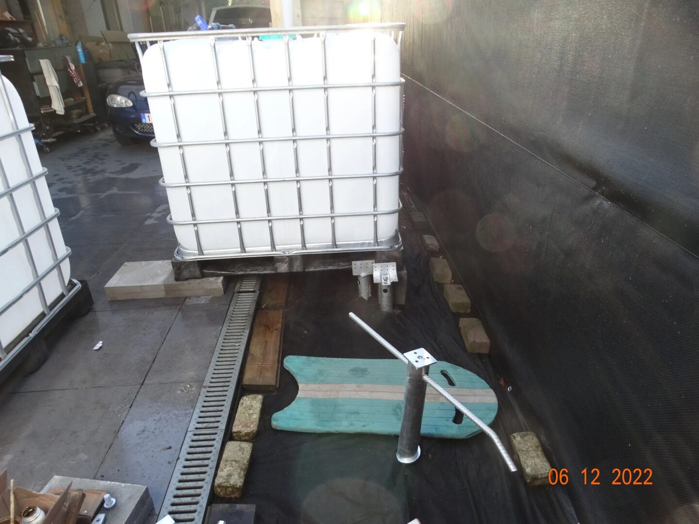 Waterton, waterpas met schroeffundamenten