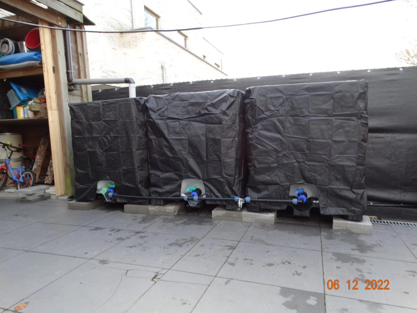 Zware watertonnen op schroeffundamenten