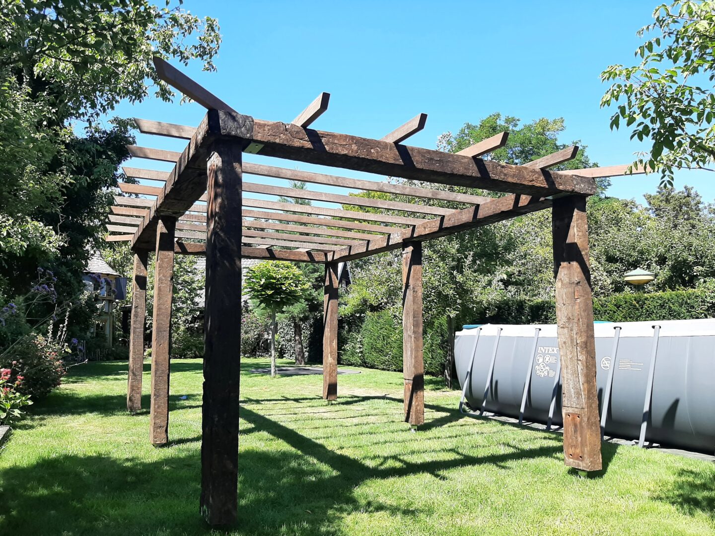 Pergola op 6 schroeffundamenten